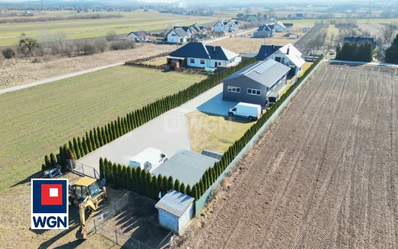 Dom na  sprzedaż Chełmce - Nowoczesny dom z halą - działka 6600m2